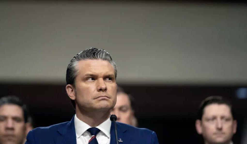 美国防部长猛烈抨击那些“场外指手画脚的失败主义者”
美国国防部长皮特·赫格塞斯（