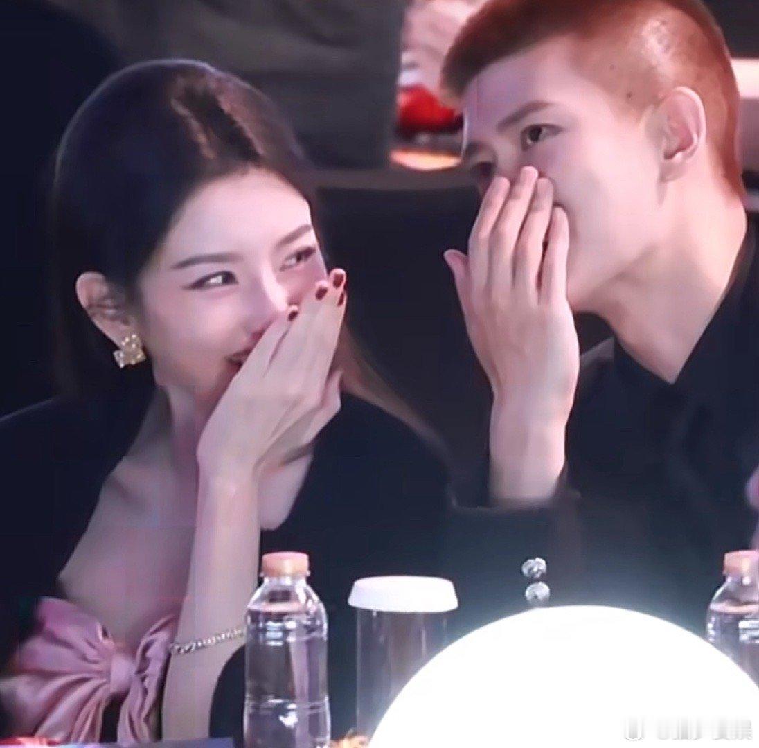 任嘉伦宋祖儿尖叫之夜红毯生图任嘉伦还是帅的，宋祖儿还是美的，生图也是很抗打的 