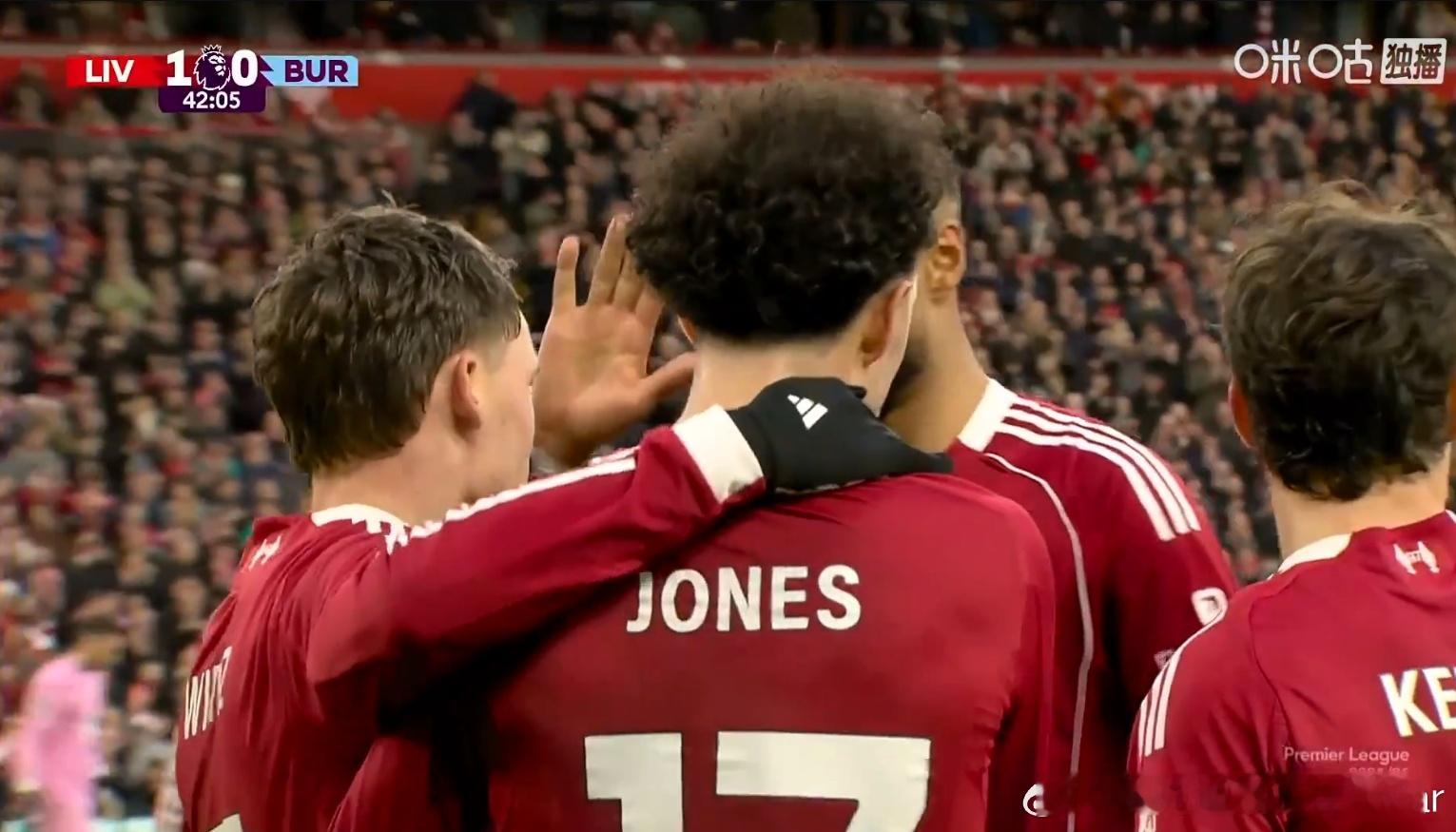 法棍底线抹的漂亮！琼皇禁区护球完美！维宝射的nice！！！！！！！！！攻了半场终