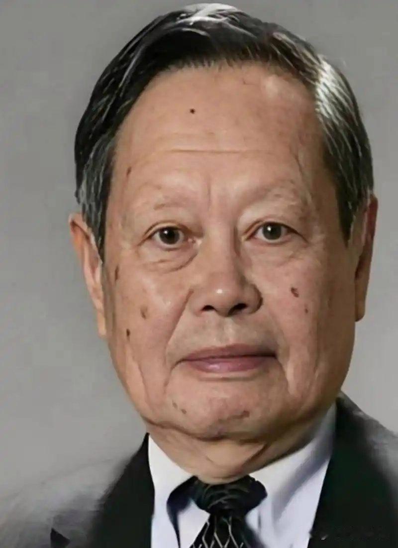 杨振宁在韶山参观毛主席故居时，有人好奇地问他：毛主席究竟算不算是一个科学家？
 