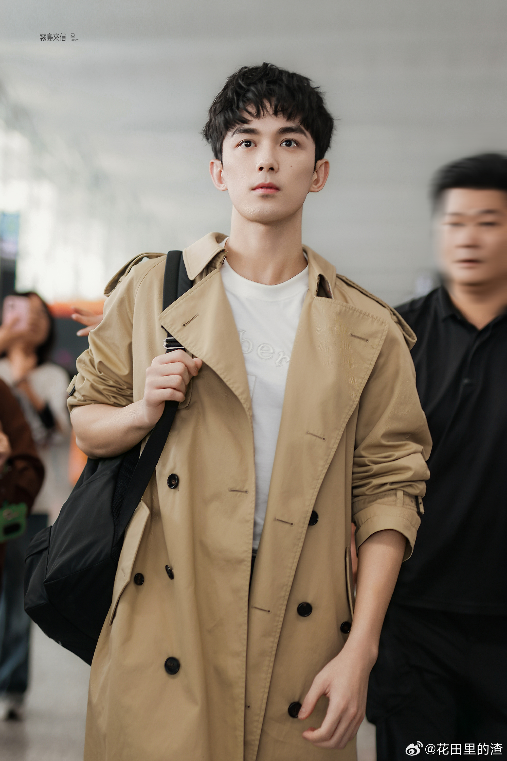吴磊出发伦敦时装周这是什么干练英伦男模！期待一下看秀look ​​​