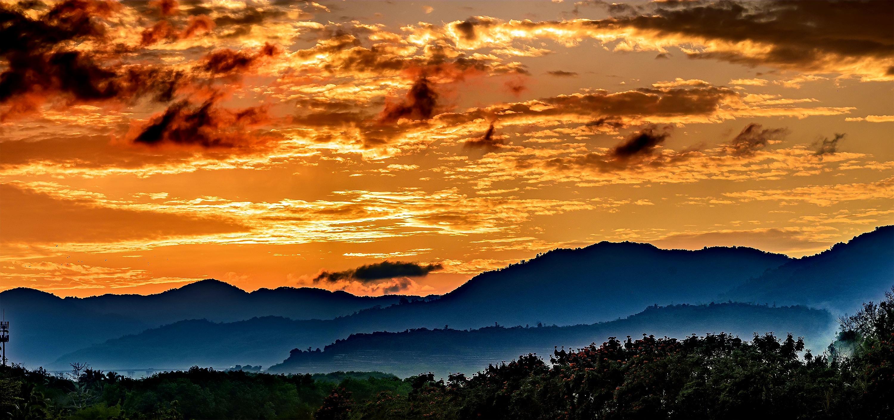 美丽的晚霞（拍摄地点：海南保亭）