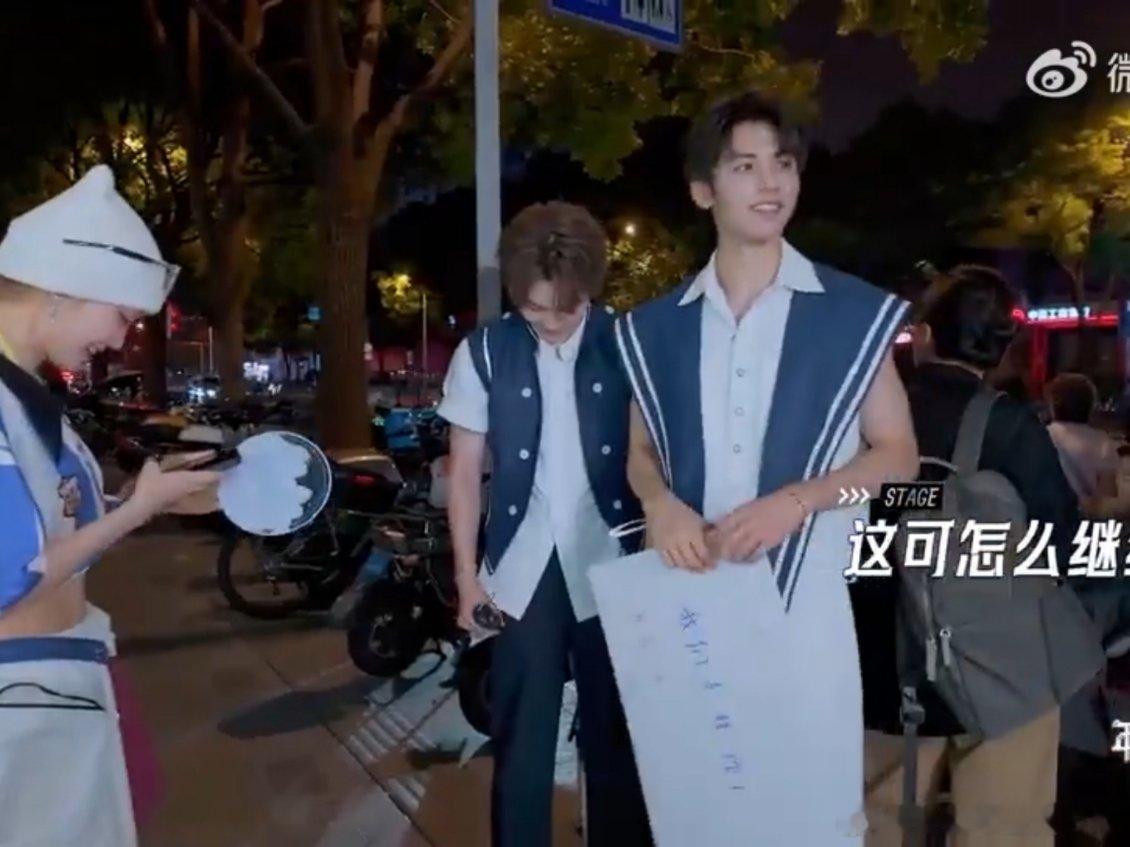 #乐华男团大街上拉票##年轻的战场# 为了能登上乐华家演大舞台，boyhood和