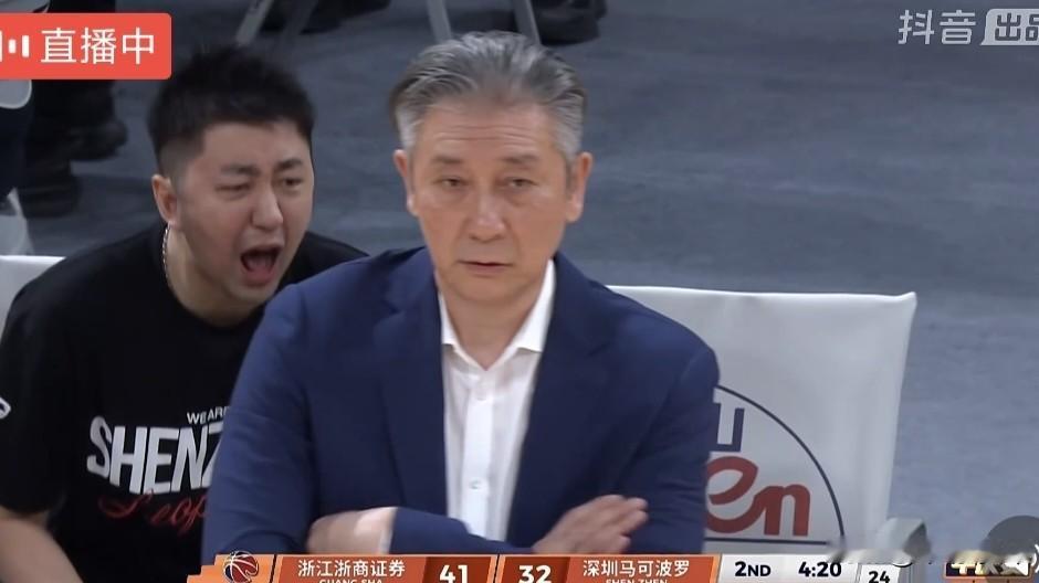 CBA季后赛半决赛G2半场结束广厦52-42领先深圳。
  5月18日晚，CBA