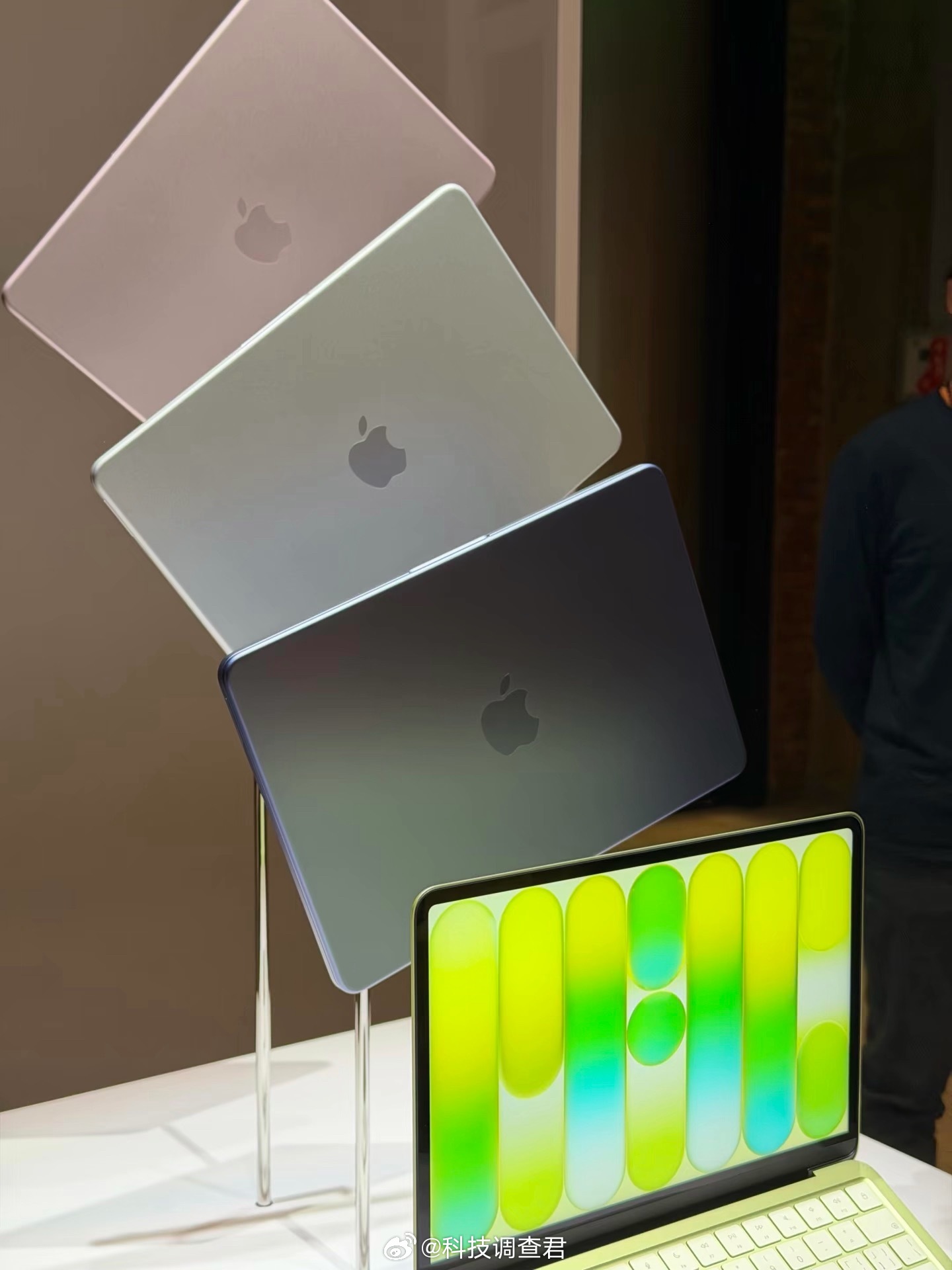 苹果发布全新MacBookNeo真的来了，13英寸铝合金机身，分别是粉、蓝、黄、