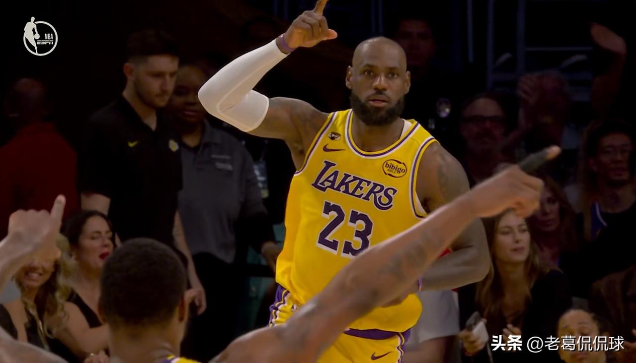 湖人超级球星詹姆斯真是球队的次节之王！在今天湖人主场迎战掘金的比赛中，目前双方半