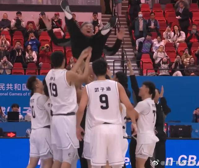 广东U22男篮103-75战胜山东U22，夺得全运会男子22岁以下组金牌。今天广