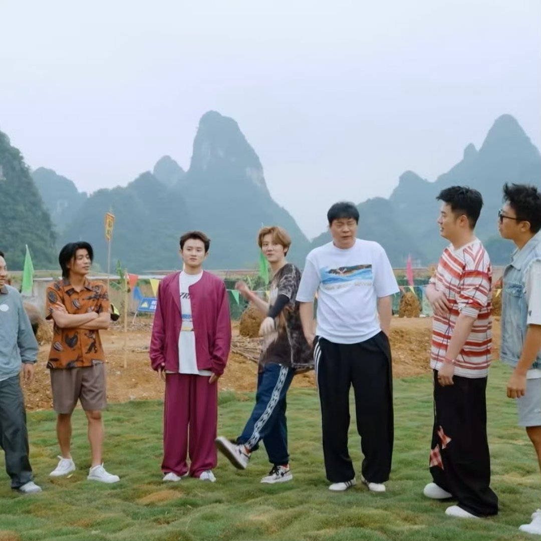 鹿晗腰旗橄榄球鹿晗不愧是最佳球员 厉害的嘞，鹿晗这腰旗橄榄球动作说来就来，是不是