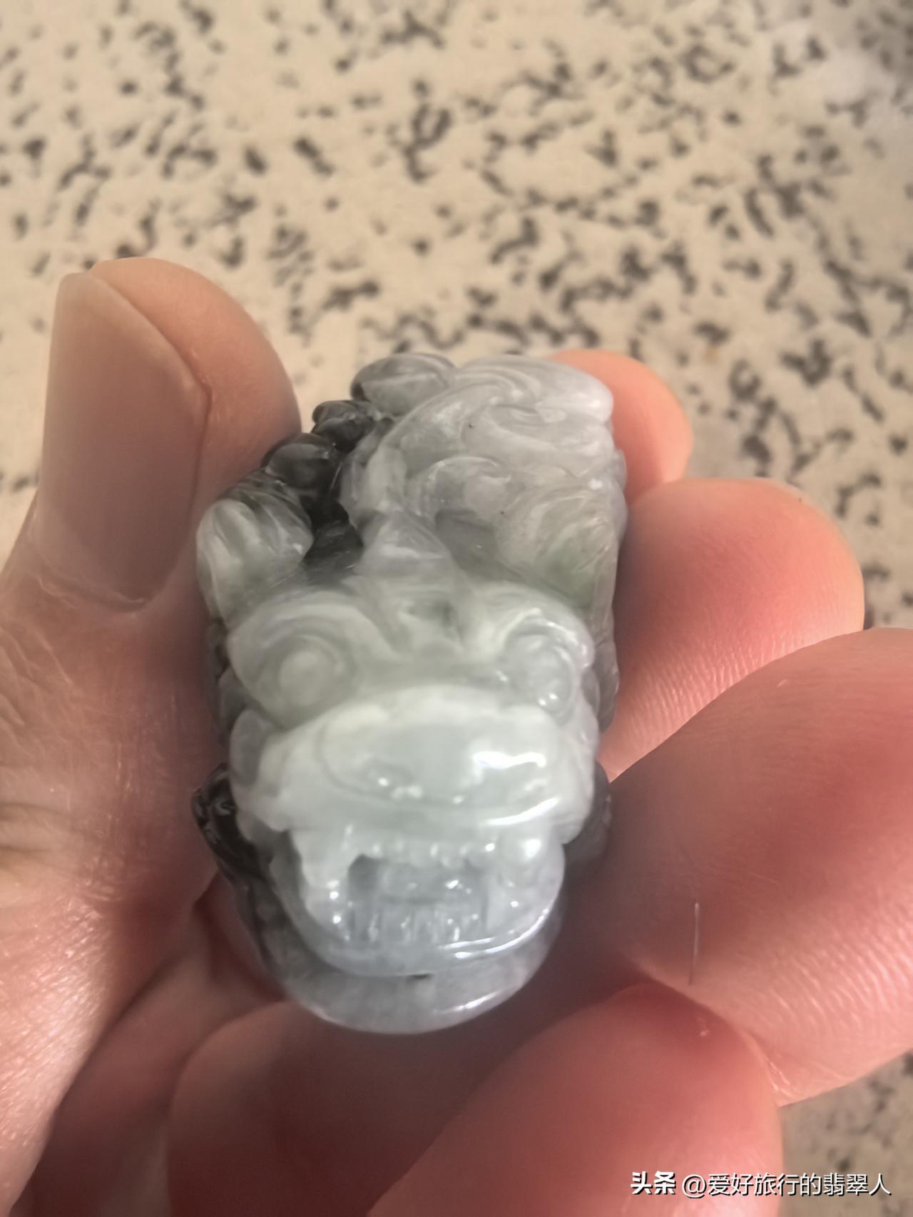 这个貔貅是我做的，因为料子一般，也没有下功夫做，但牙齿还是用了心做了，貔貅首先就