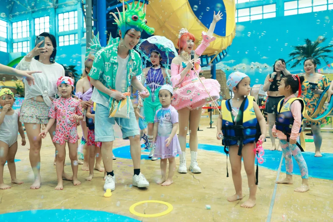 广州五一全家出游好去处广州融创文旅城。离广州市区1h车程左右，在