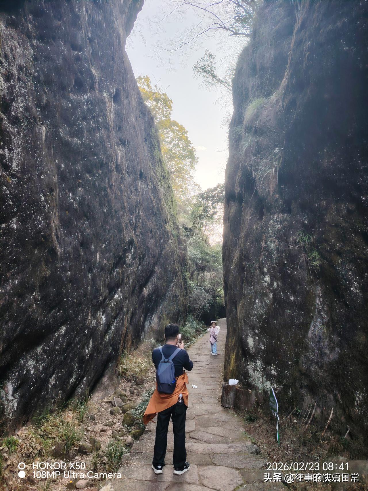 伊朗能扛住美国的军事打击吗我感觉伊朗能扛住美国的军事打击