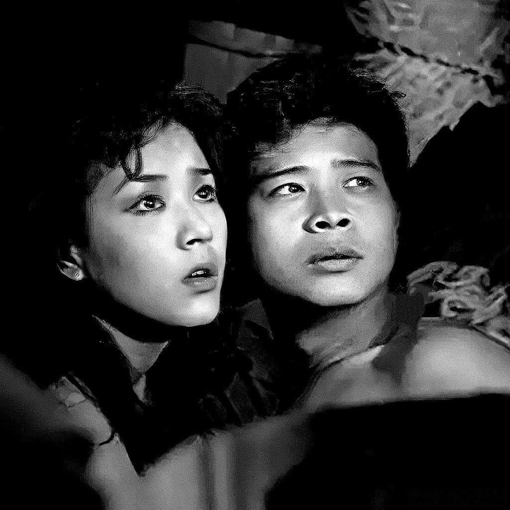 台湾导演黄玉珊1988年拍摄，根据汪笨湖小说改编的电影《落山风》中韩国影后姜受延