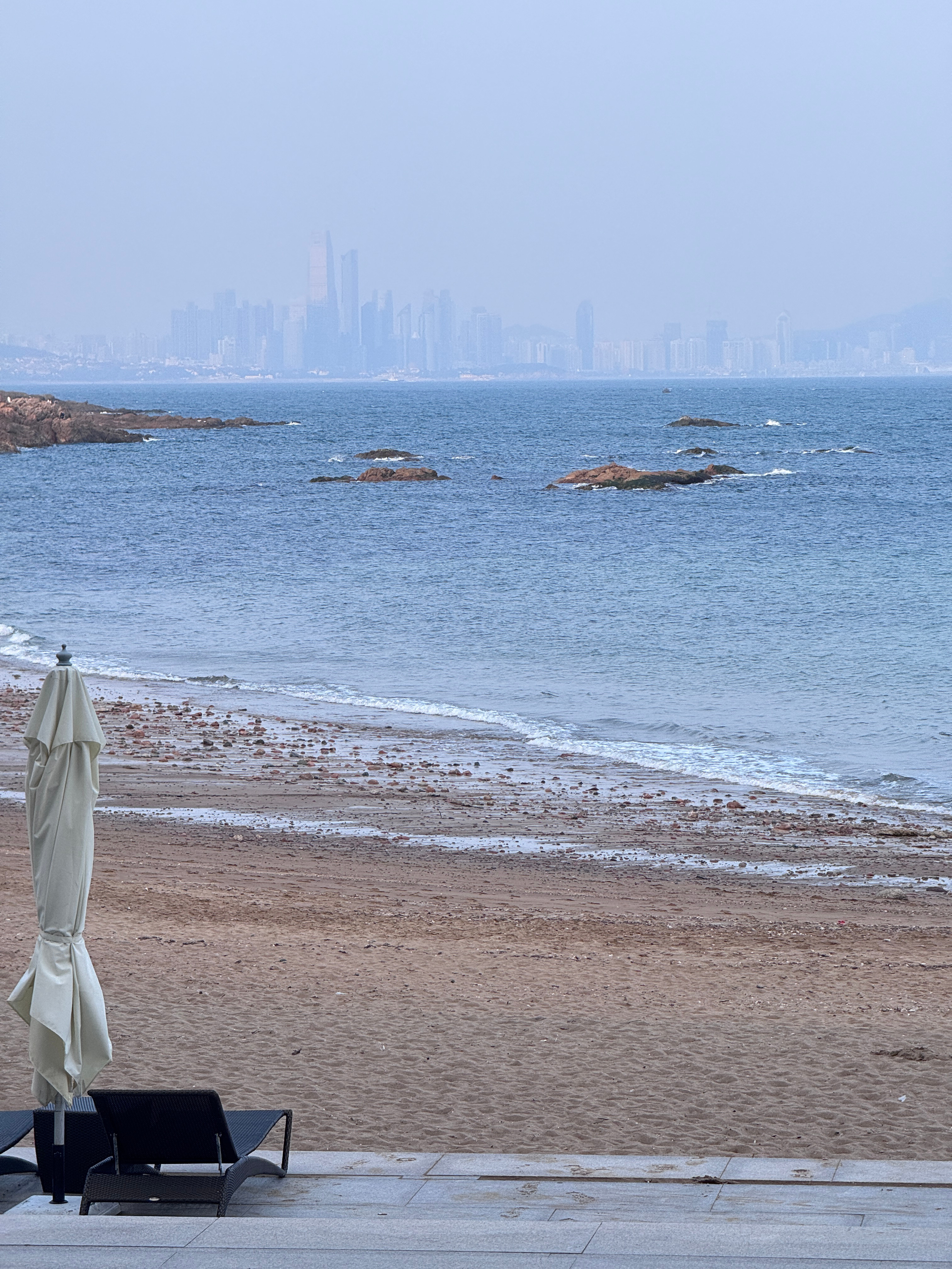 此刻 阴天 我在看海你们呢？  ​​​