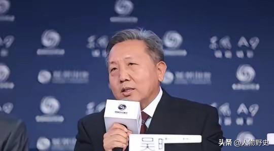“这才是真专家！”经济学家吴晓求教授说：“老百姓都没收入了，还在刺激消费！这种做