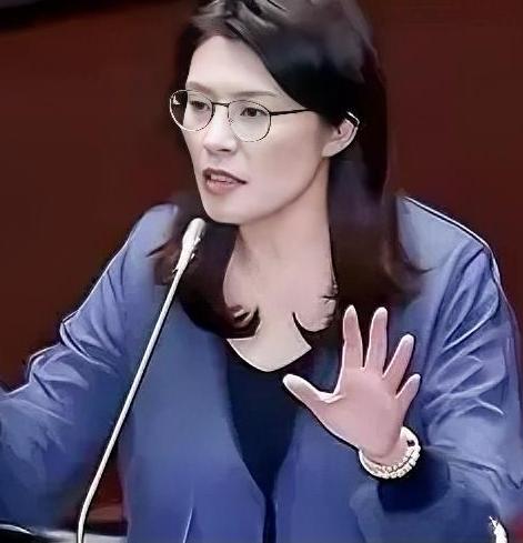 熊猫政坛最近又有大消息！国民党新主席郑丽文的人生故事，简直比电视剧还让人着迷——