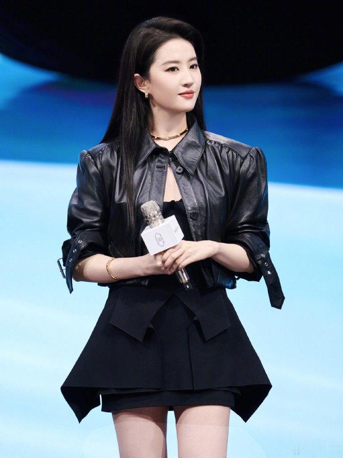 张淼怡经常看刘亦菲照片张淼怡这波直接让我共情！谁的手机里没有刘亦菲的美貌库存啊！