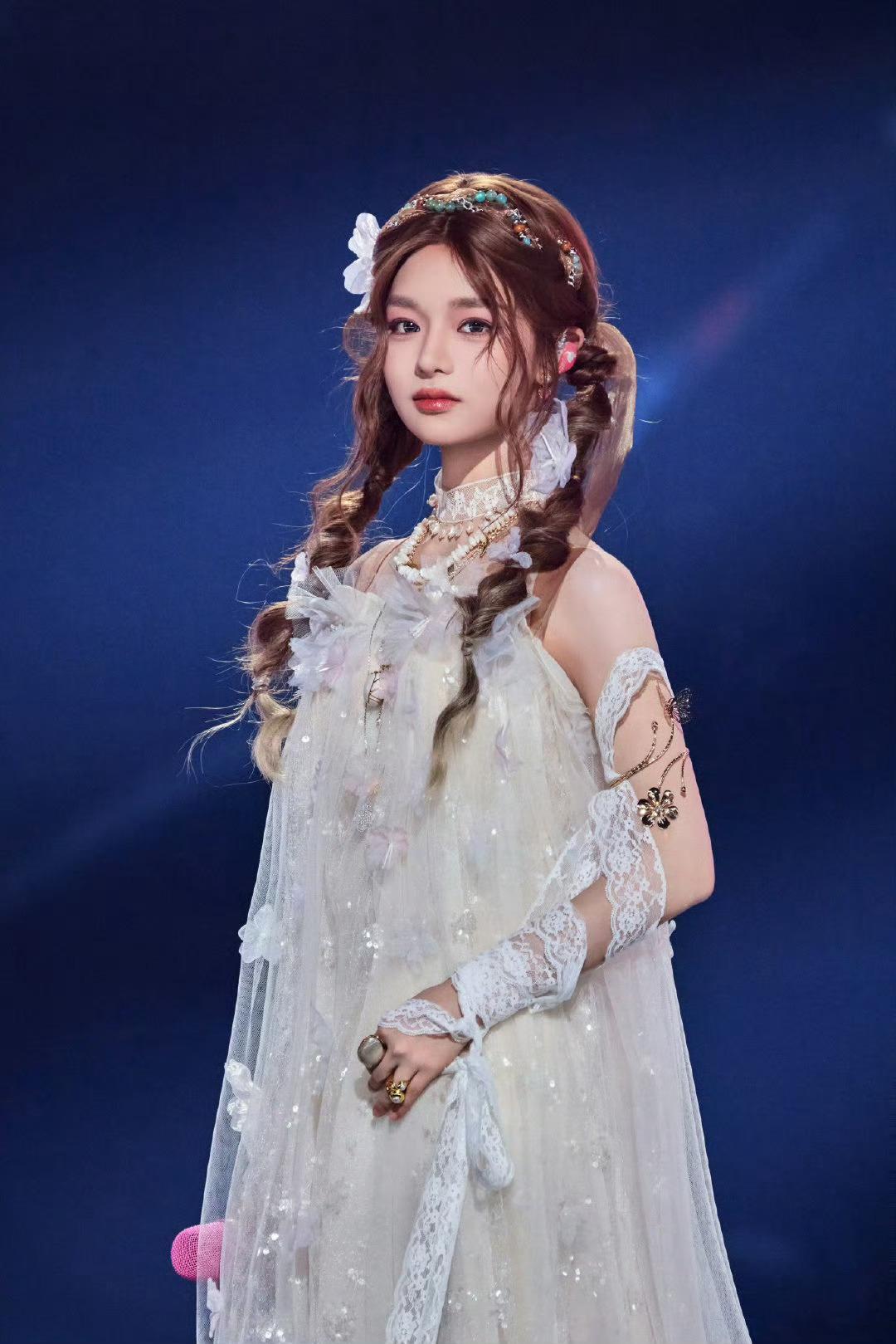 陈卓璇🌟陈卓璇广州演唱会嘉宾黄霄雲贵州两位实力女歌手同台，适配度满分，7月11
