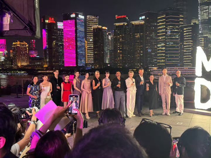 今天迪奥活动大合照，谁是C位？ ​​​