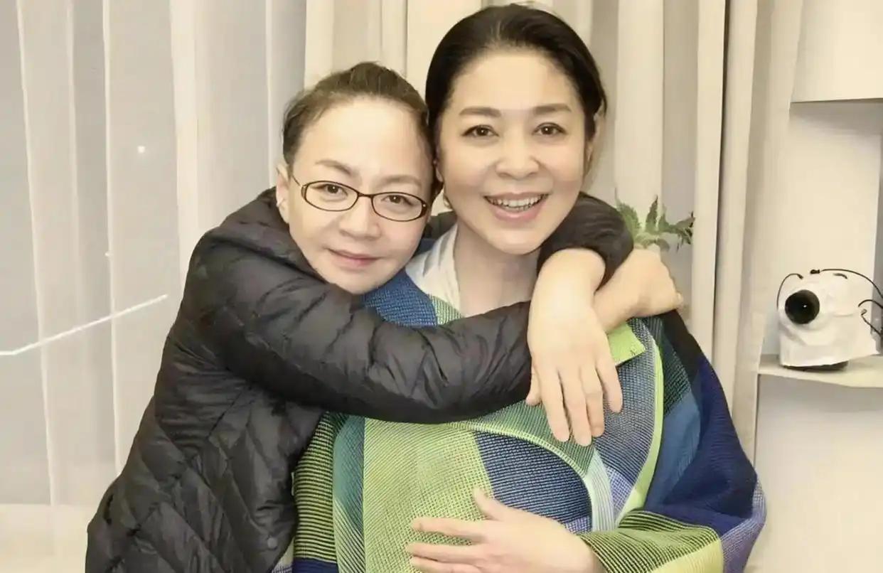 1996年，宋丹丹告诉倪萍，陈凯歌外面有人了；听到这句话，倪萍瞬间被愤怒冲昏了头