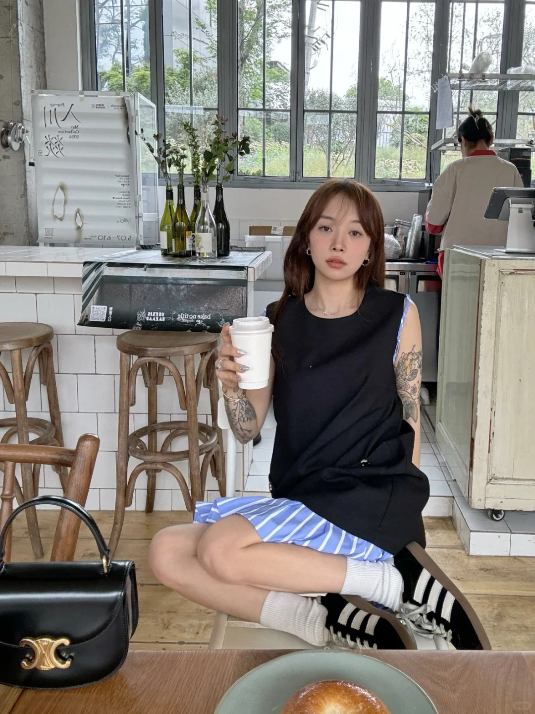 连衣裙配球鞋