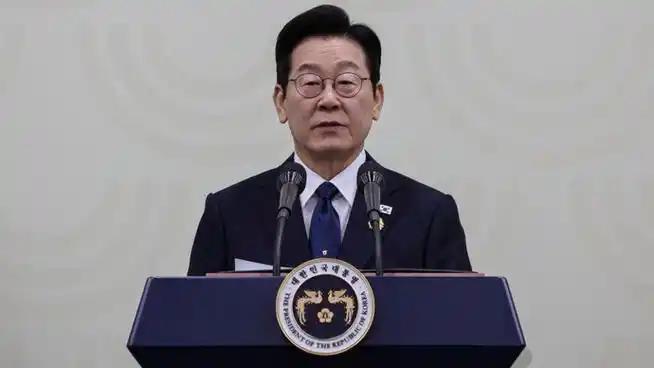 韩国最大在野党支持率反超执政党，李在明上台才一年多就要翻车了？
韩国最新民调：最