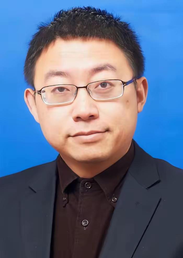 面对美台勾连不断升级，美军特战人员进驻岛内、大批量进攻性武器持续交付，复旦大学教
