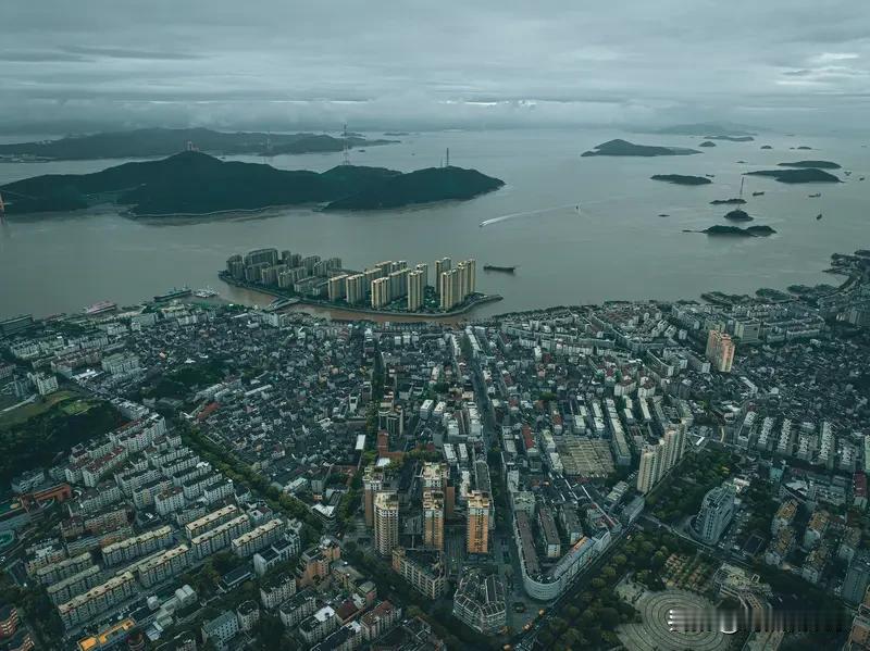 台风白海豚刷新多项纪录，致浙江特重影响
气象监测数据显示，今年第8号台风“白海豚