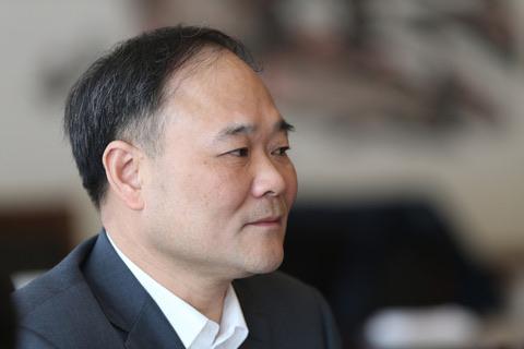 李书福辞职
近日，吉利汽车（0175.HK）发布公告，8月18日李书福辞任吉利汽