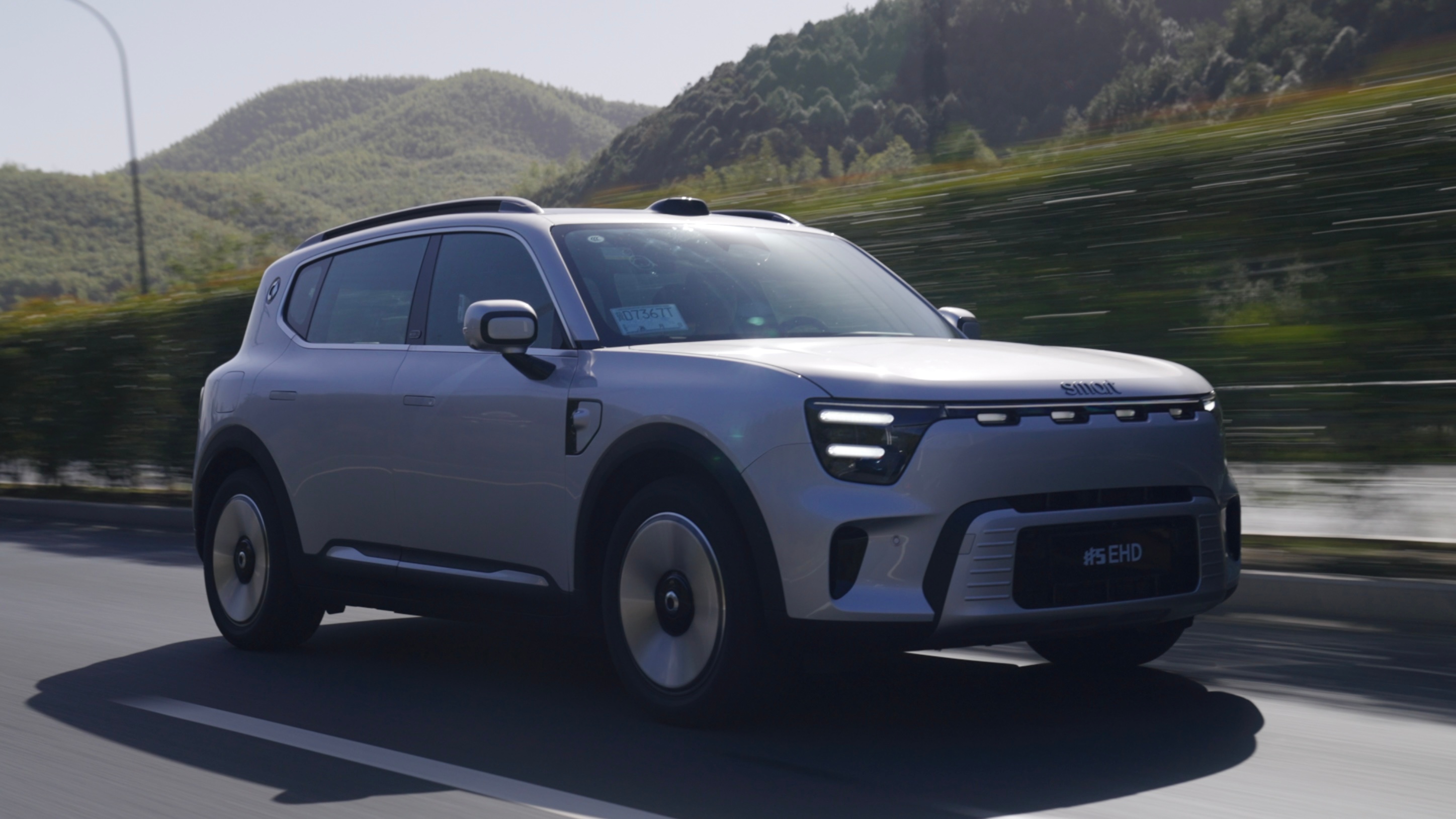 一台smart能有几种玩法？和我一块当“牛马”，和三亩一块去浪，和冷静一块去探索