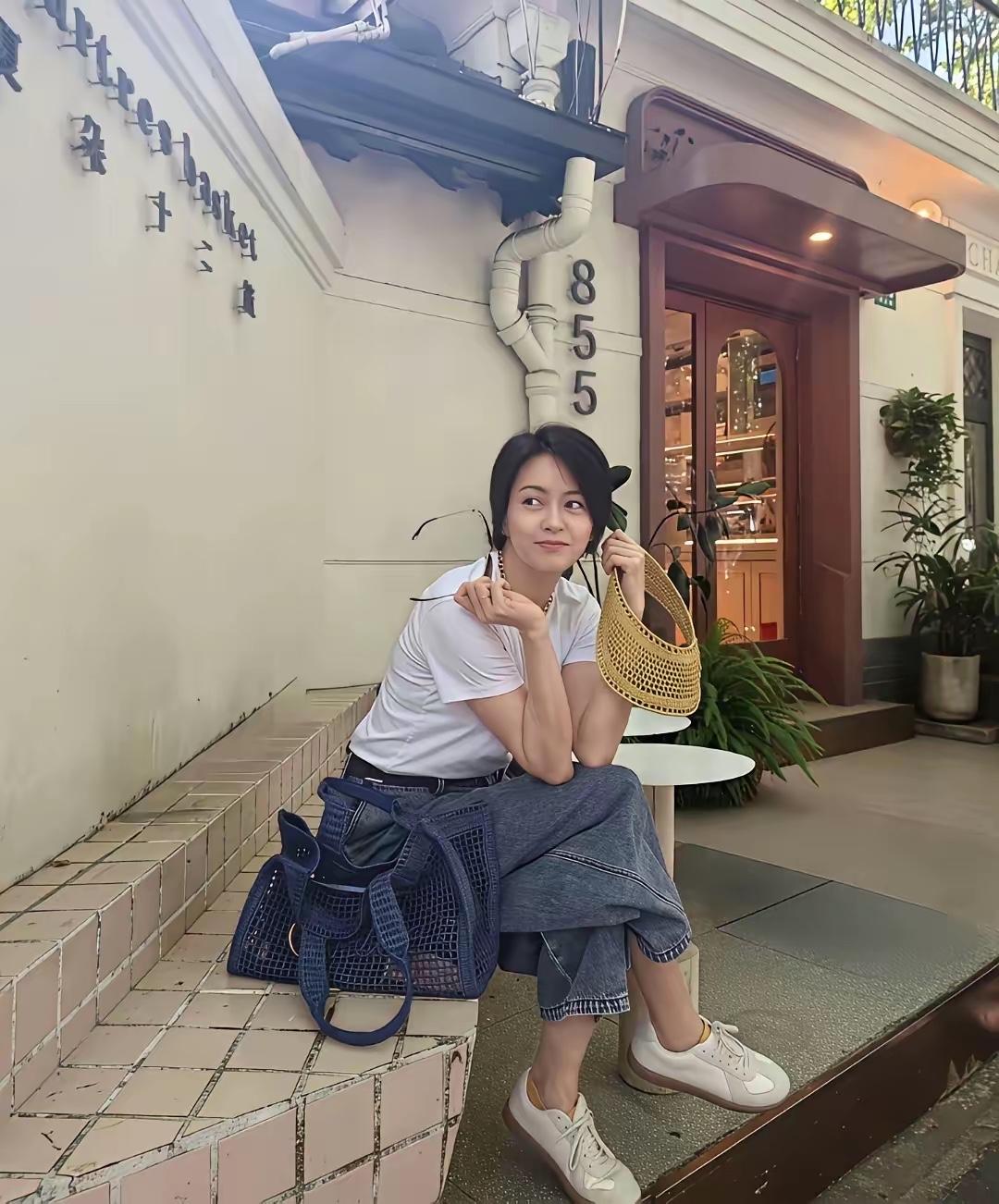 这个大美女，不再漂亮了，已经不再年轻了，像一位老大妈，垂垂老矣，真是岁月不饶人，