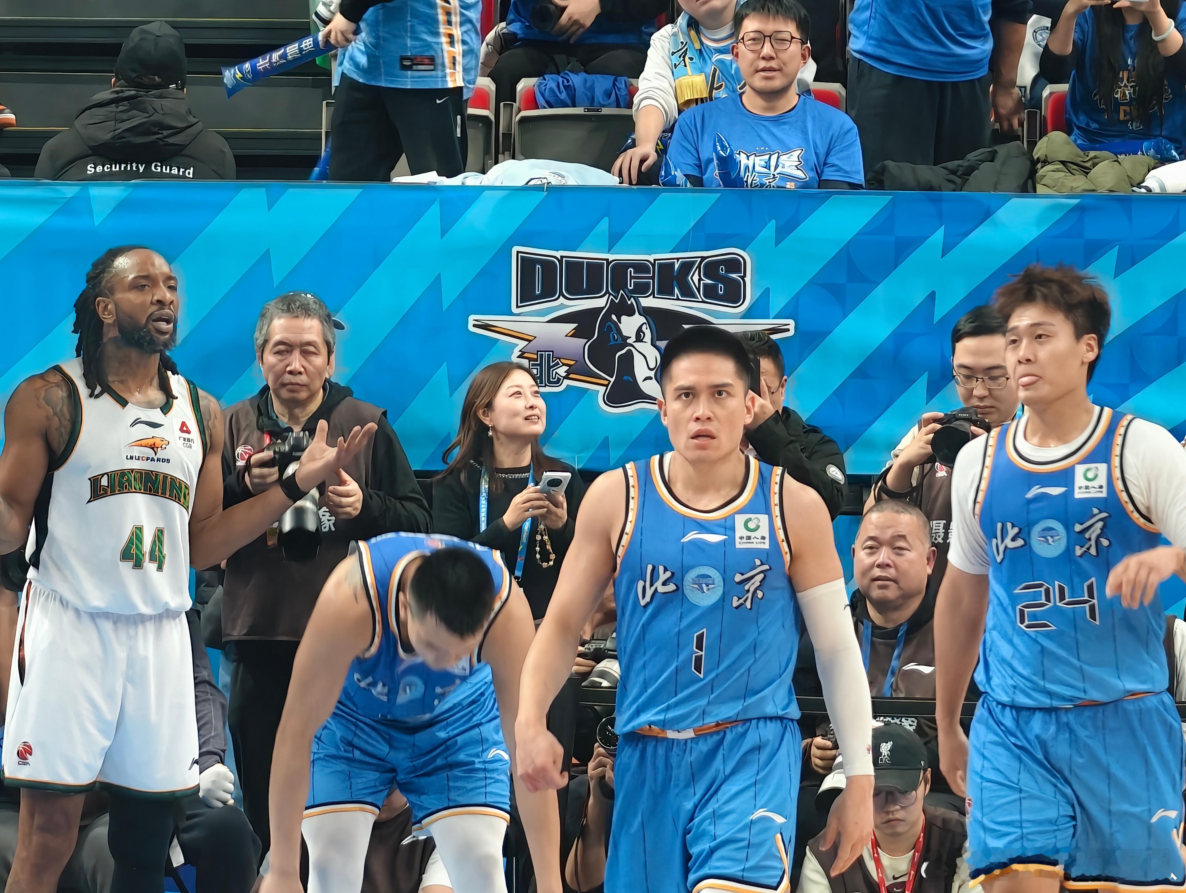 陈盈骏投疯了陈盈骏比外援都好用 就陈盈骏这个火热状态，真为中国男篮世预赛对中国台