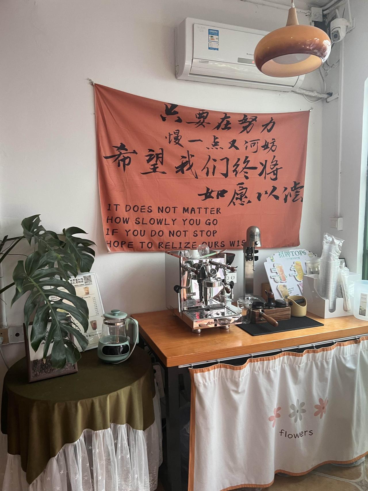 很多亲密关系，都败在了从月晕的美好走向幻灭的真实里。总以为爱是永远的契合与顺遂，