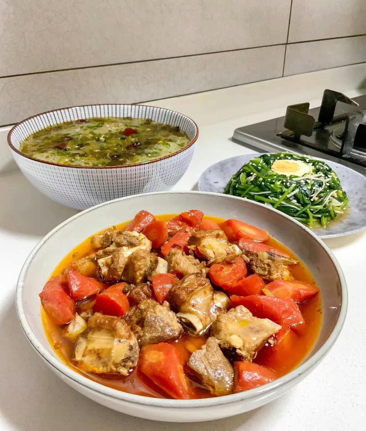 留一留
万一有用呢
能用上最好
用不上再扔
也不迟


会过日子的女人
是这样式