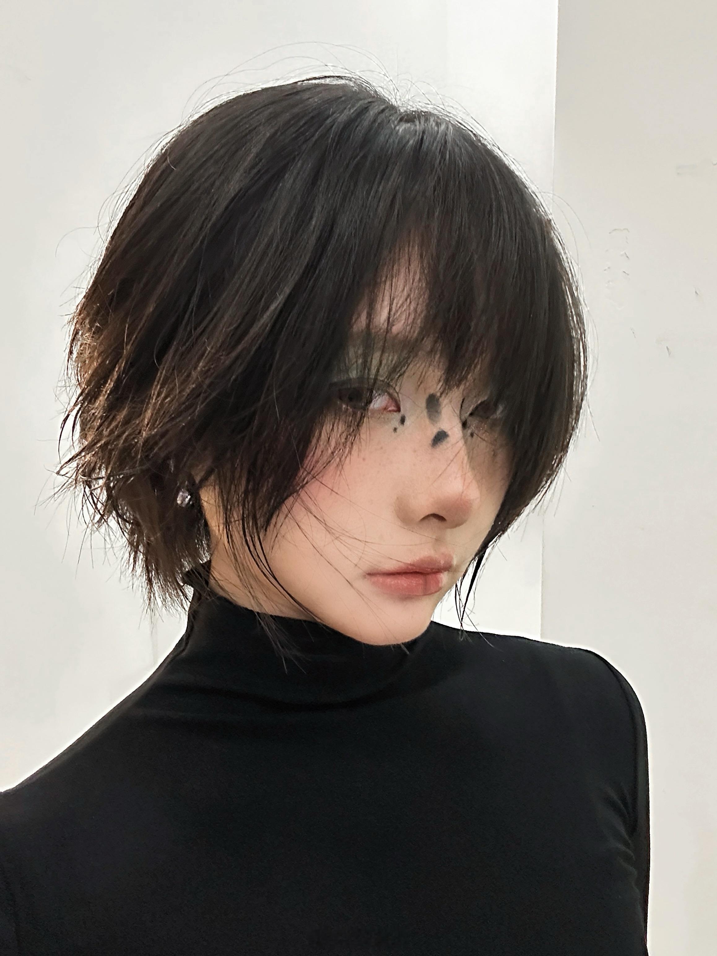 给同学的毕设做模特[收到]还是第一次尝试这样的妆容 好好玩[憧憬] ​​​