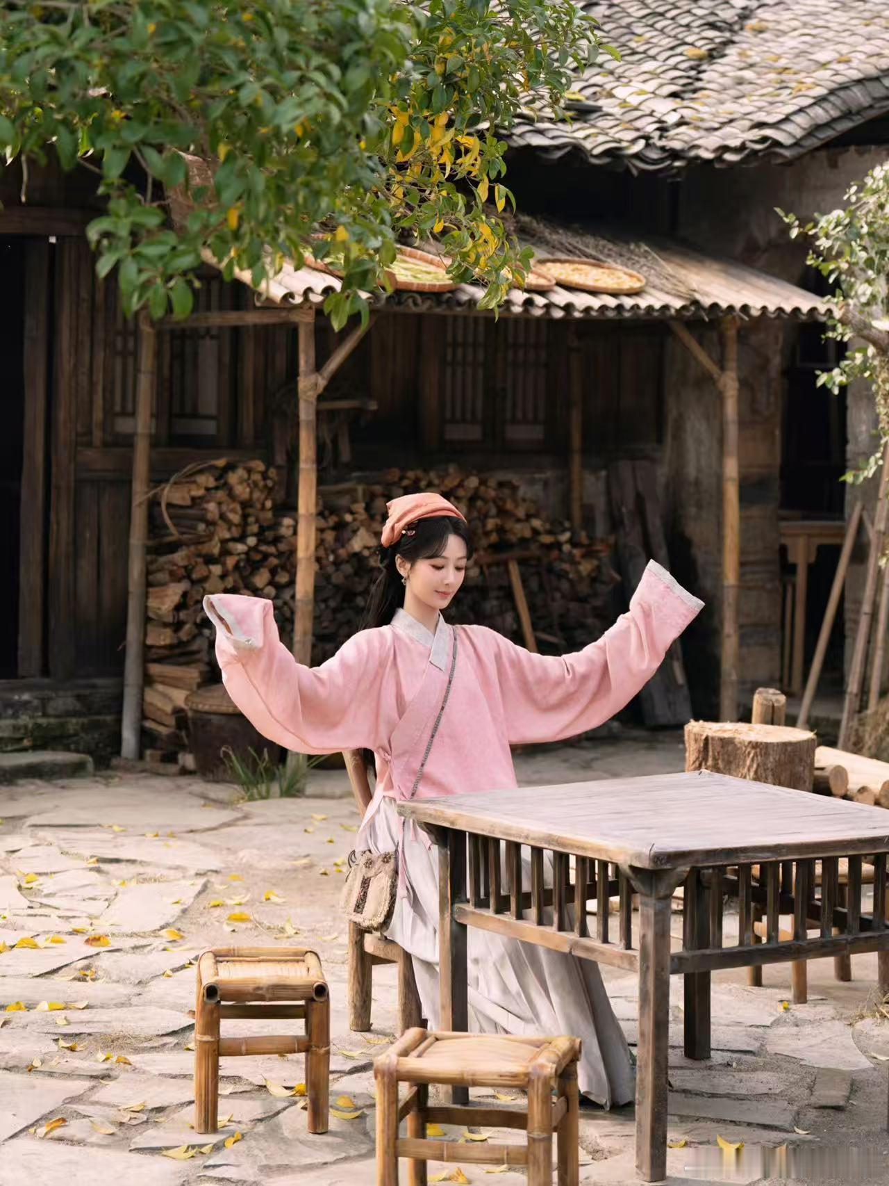 家业版家有儿女从日常相处窥见浓浓亲情，一言一行满是疼爱，温馨治愈的家庭剧情，轻易