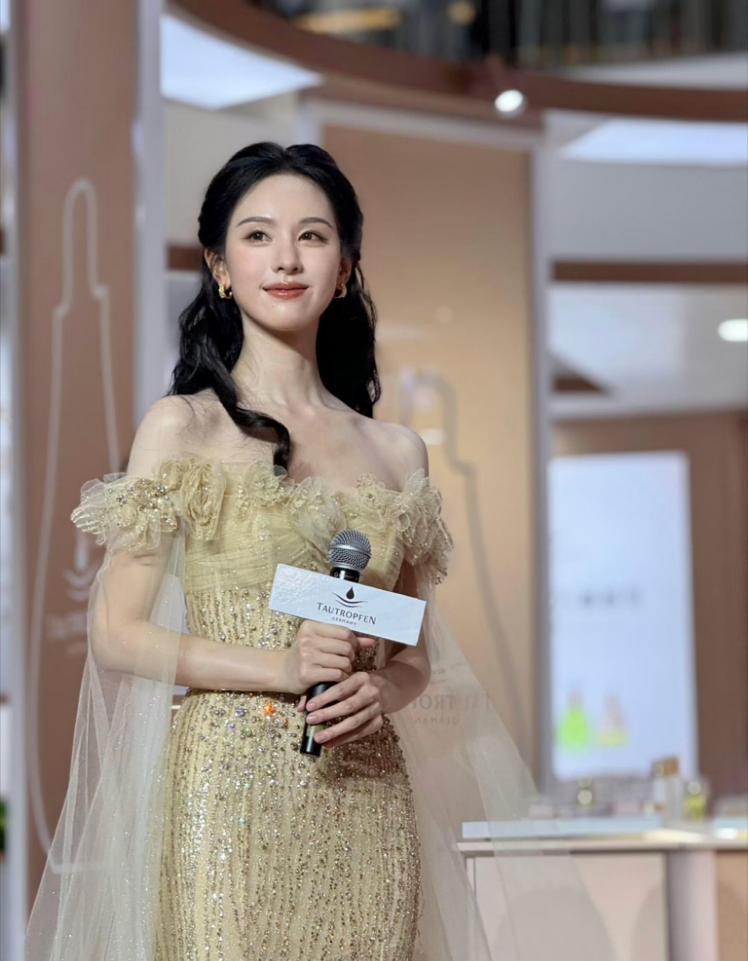 陈都灵郑州 线下活动的神 生图王者 陈都灵我们都喜欢你[哇][哇] ​​​