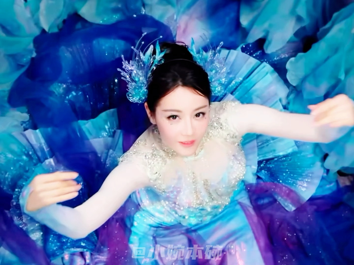 谁给迪丽热巴化的妆谁懂这个镜头！！！！！！！！春晚段子大考 / 春晚