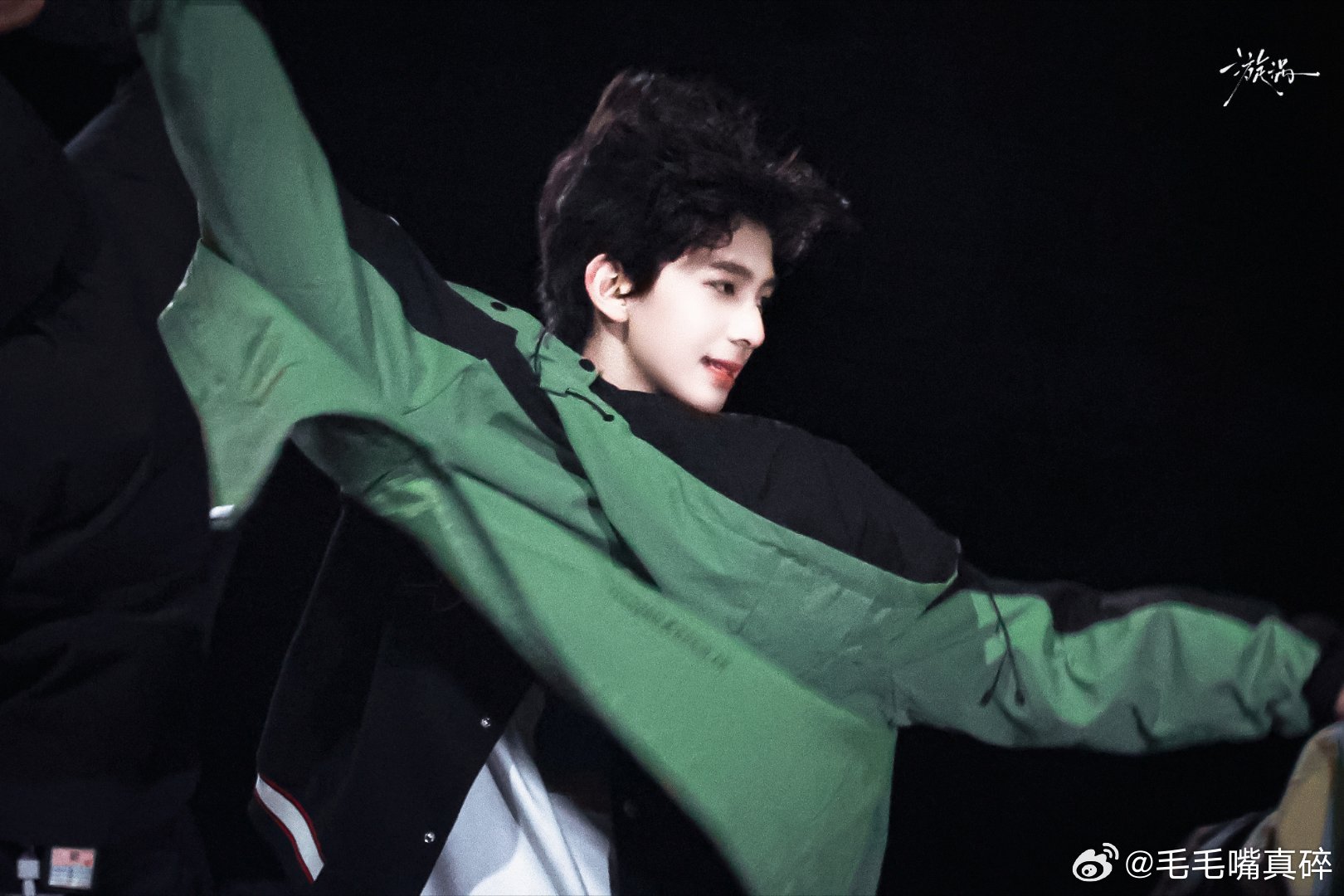 陈浚铭今天海边路透 帅的人神共愤 我无数次感叹陈浚铭这个小v脸的权威！陈浚铭谢逸