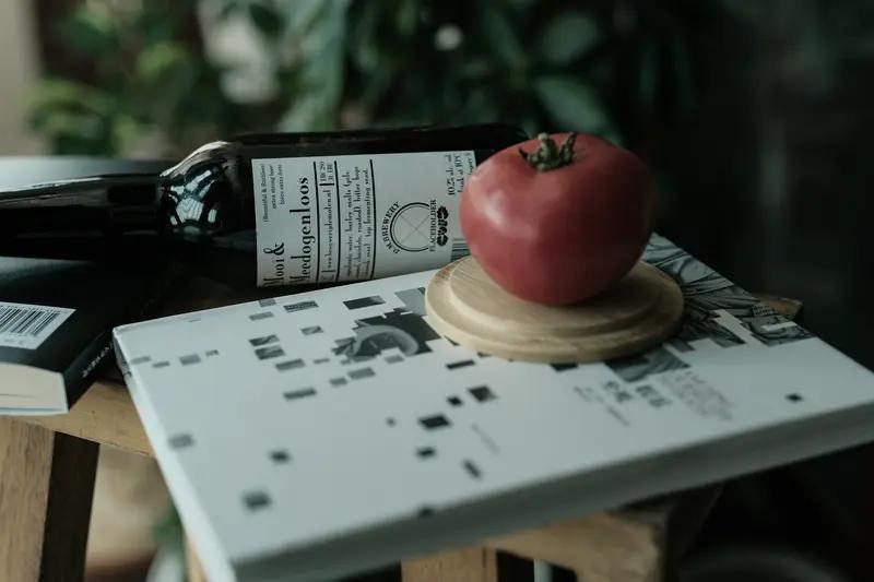 想在番茄小说增加曝光率，有不少门道。平台算法看重追读率，所以前三章很关键，要留人