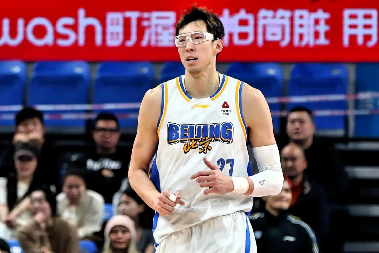 如何降低周琦在CBA的伤病风险？

降低周琦的伤病风险，核心是“科学控量、专项防