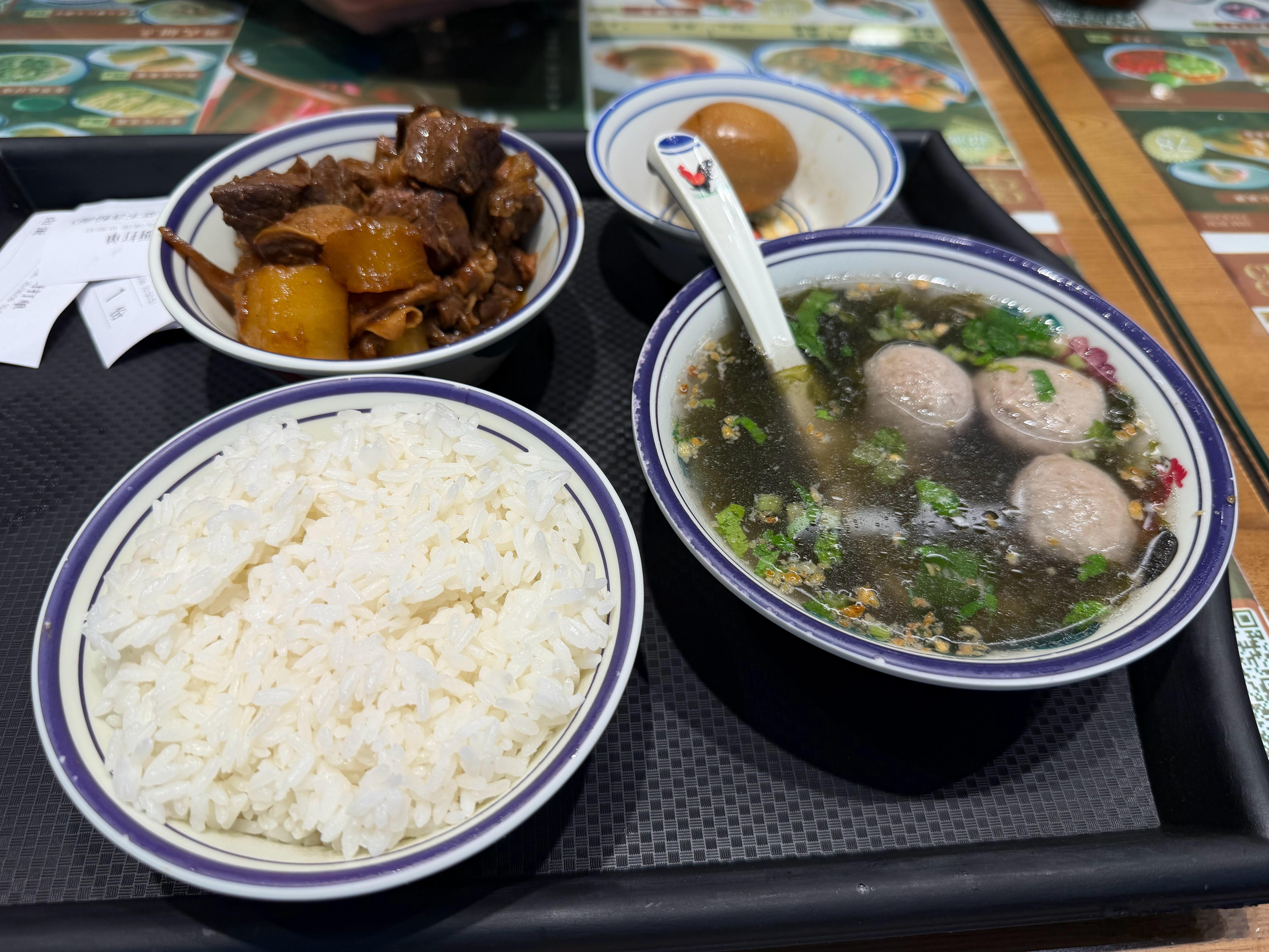 航班延误，机场吃个牛肉饭吧！ 深圳·深圳宝安国际机场T3航站楼