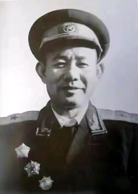 华川绝境死战：撤退路上撞见三万美军堵谷口，师长一个大胆决定，救下十万志愿军！
 