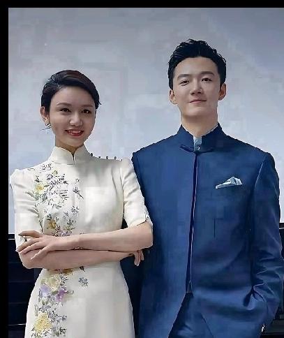 如果他们是夫妻那可是男才女貌，天生一对。
     “一路有你，伴我最暖。”他们