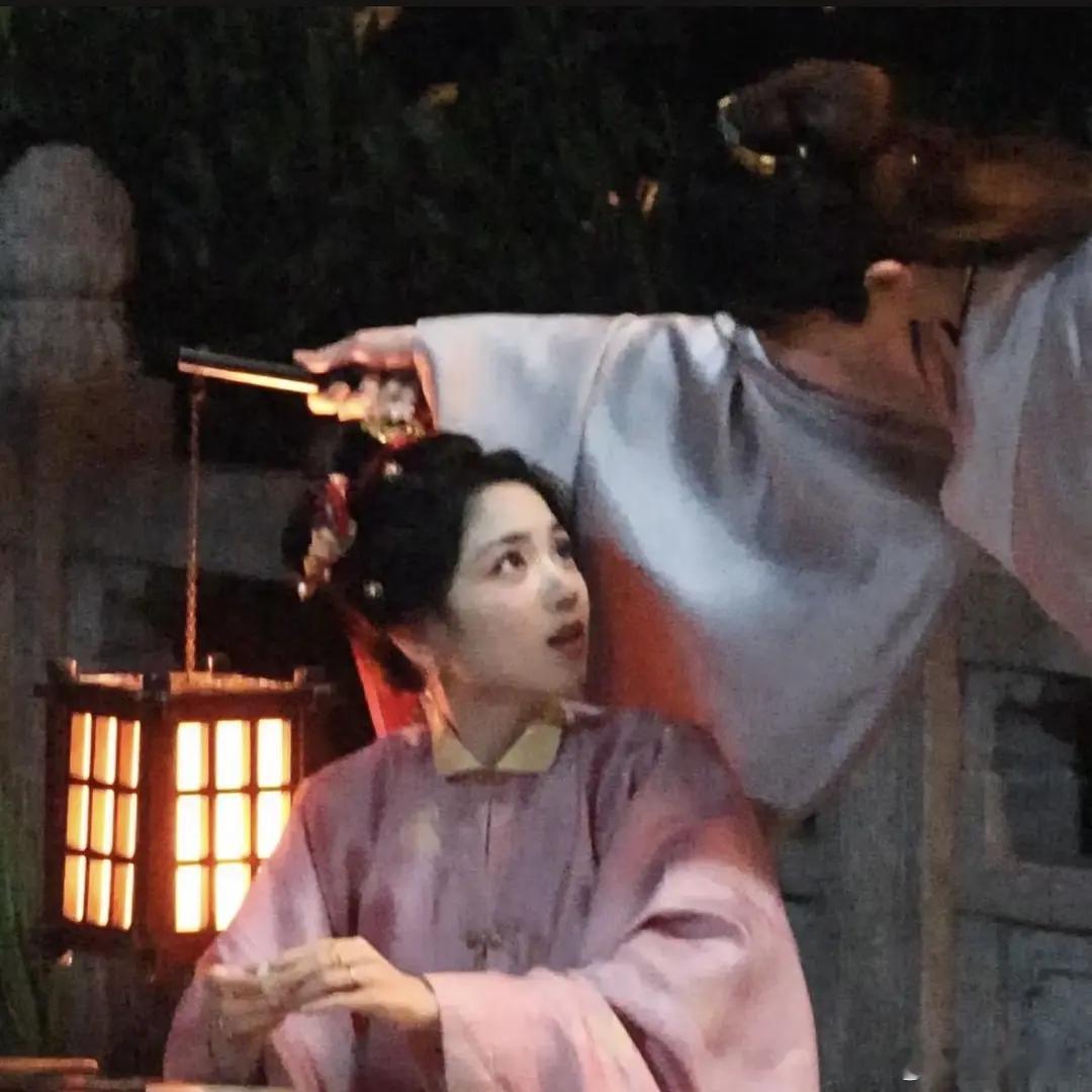 好相爱的两公婆 偶像剧能演出相爱就成功一半了，在横店不得天天是情人节呀 