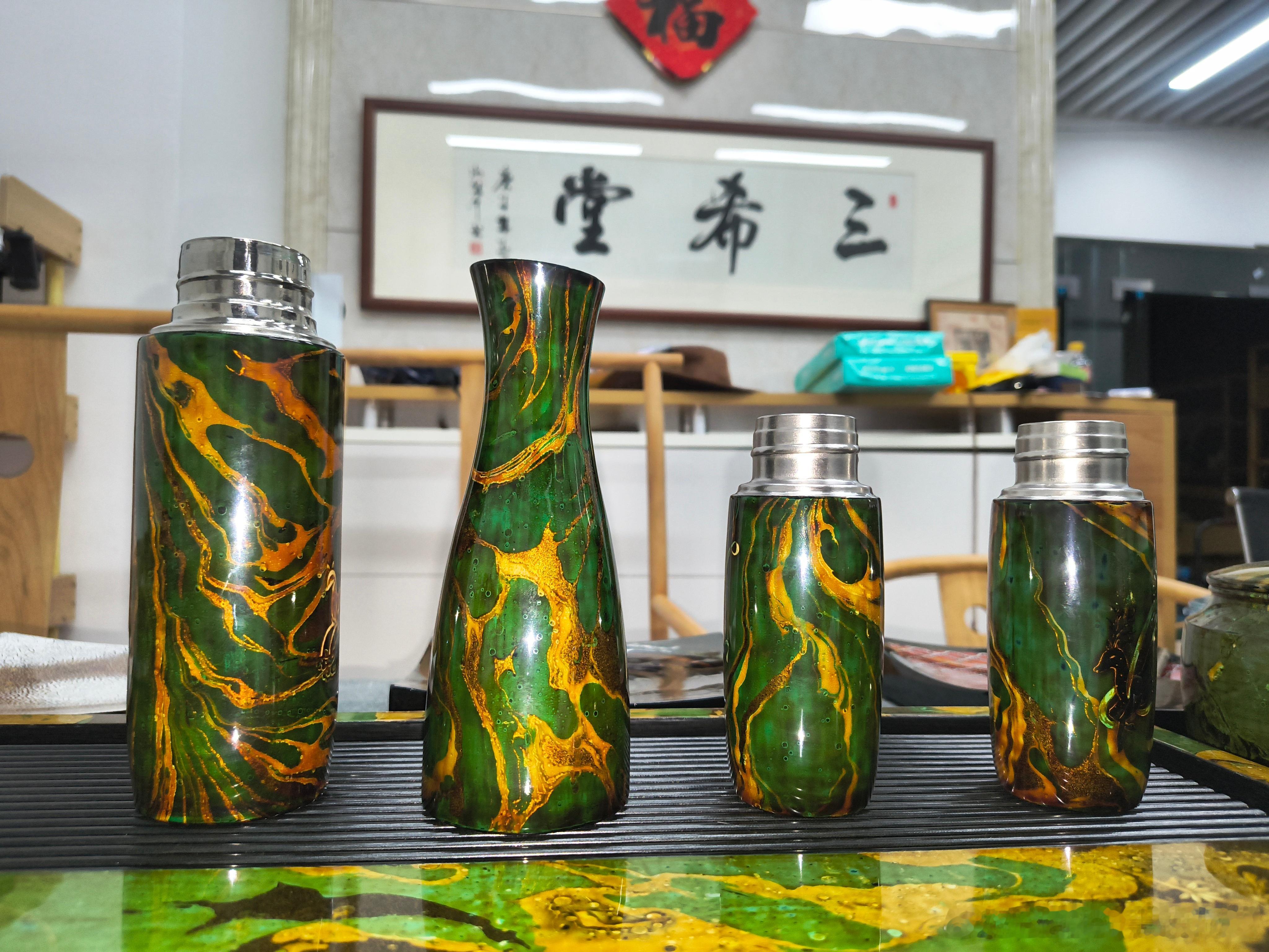 我偷偷做了很久很久很久大漆版的倒酒器和保温杯这么多弧面，又是金属非常难刷但是效果