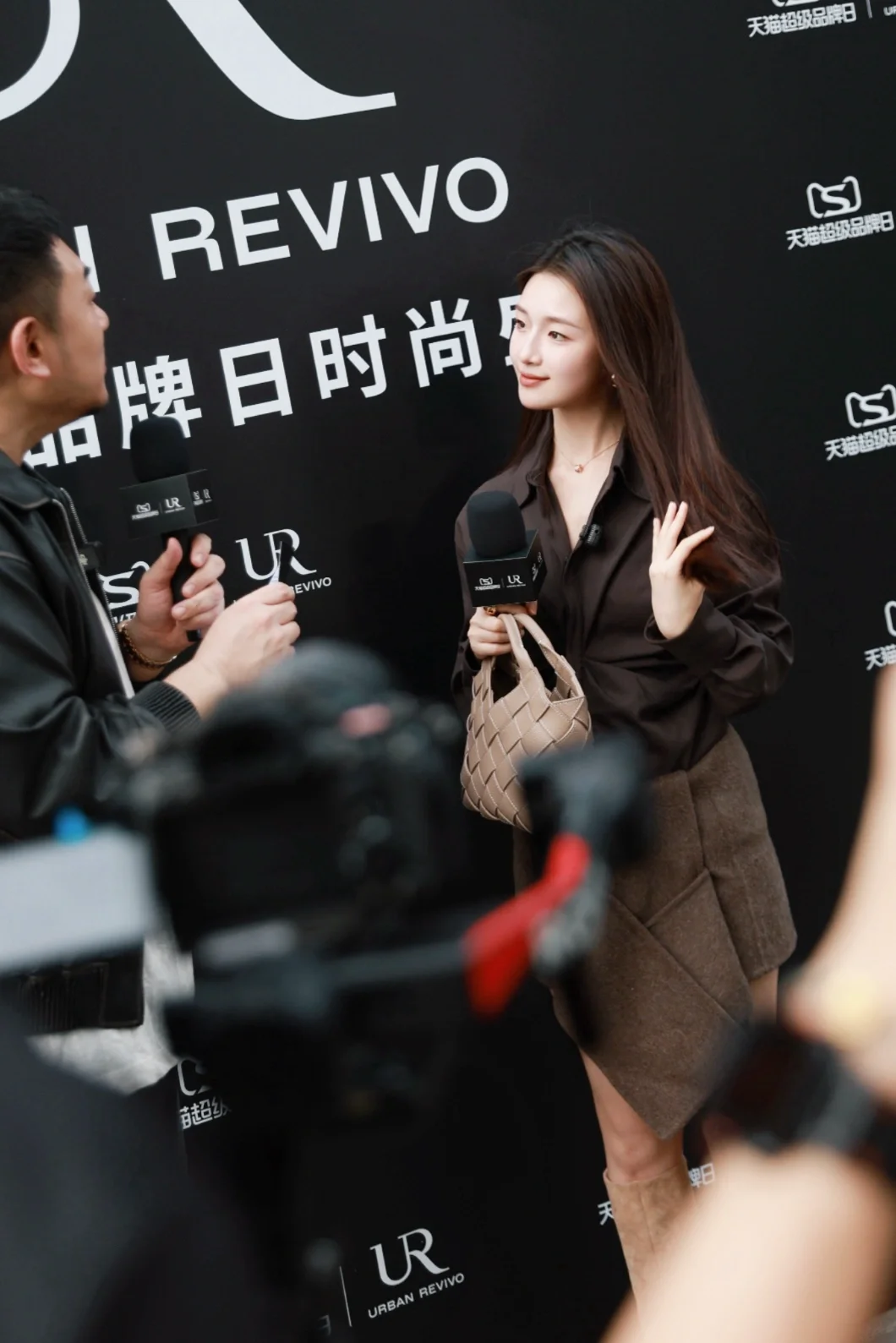 UR时尚盛典被这位姐姐美到！有人知道是谁吗