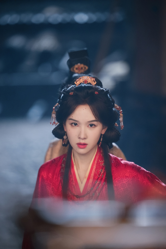 陈都灵这股蛇蝎美人劲太带感了谁能抵挡陈都灵的古装蛇蝎美人魅力！华丽古装造型，眼神