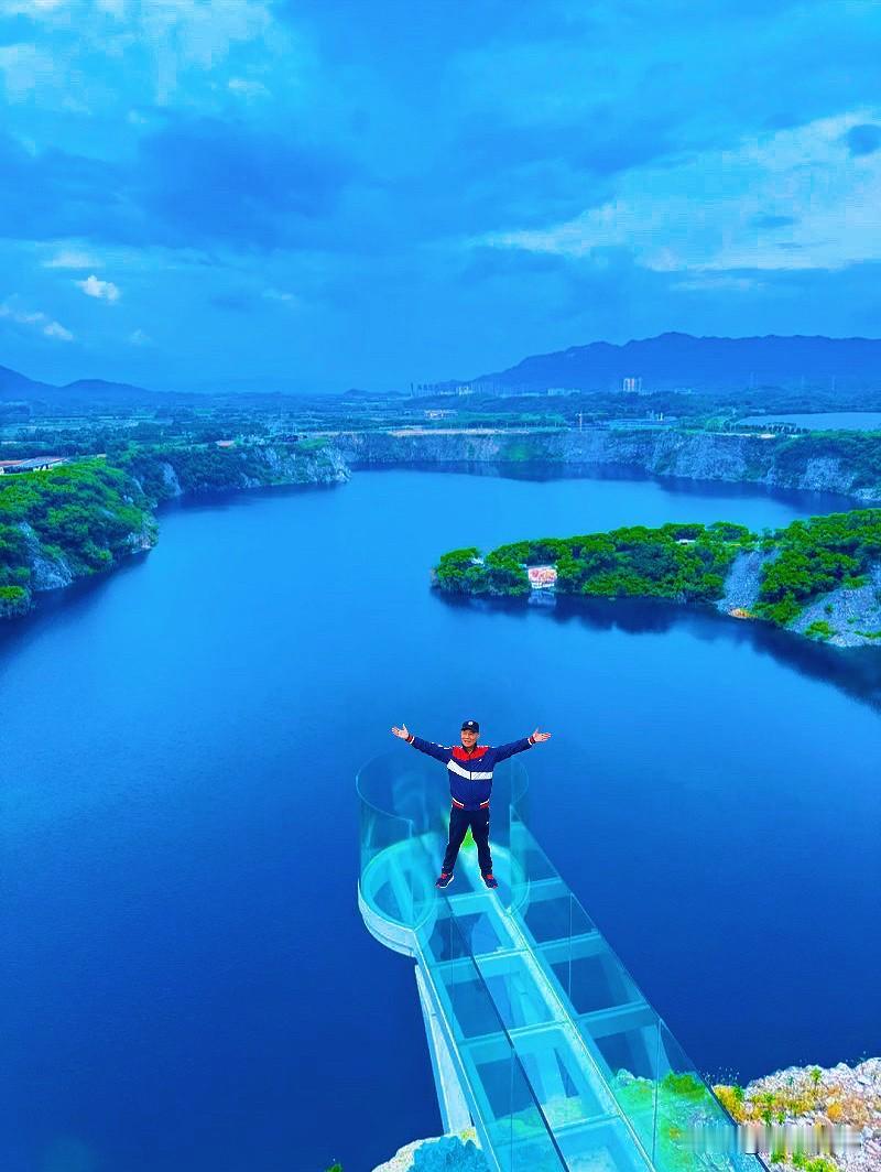 【广东版“日照金山”VS“蓝眼泪”】位于中国广东省佛山市三水区南山镇关山肚矿山湖
