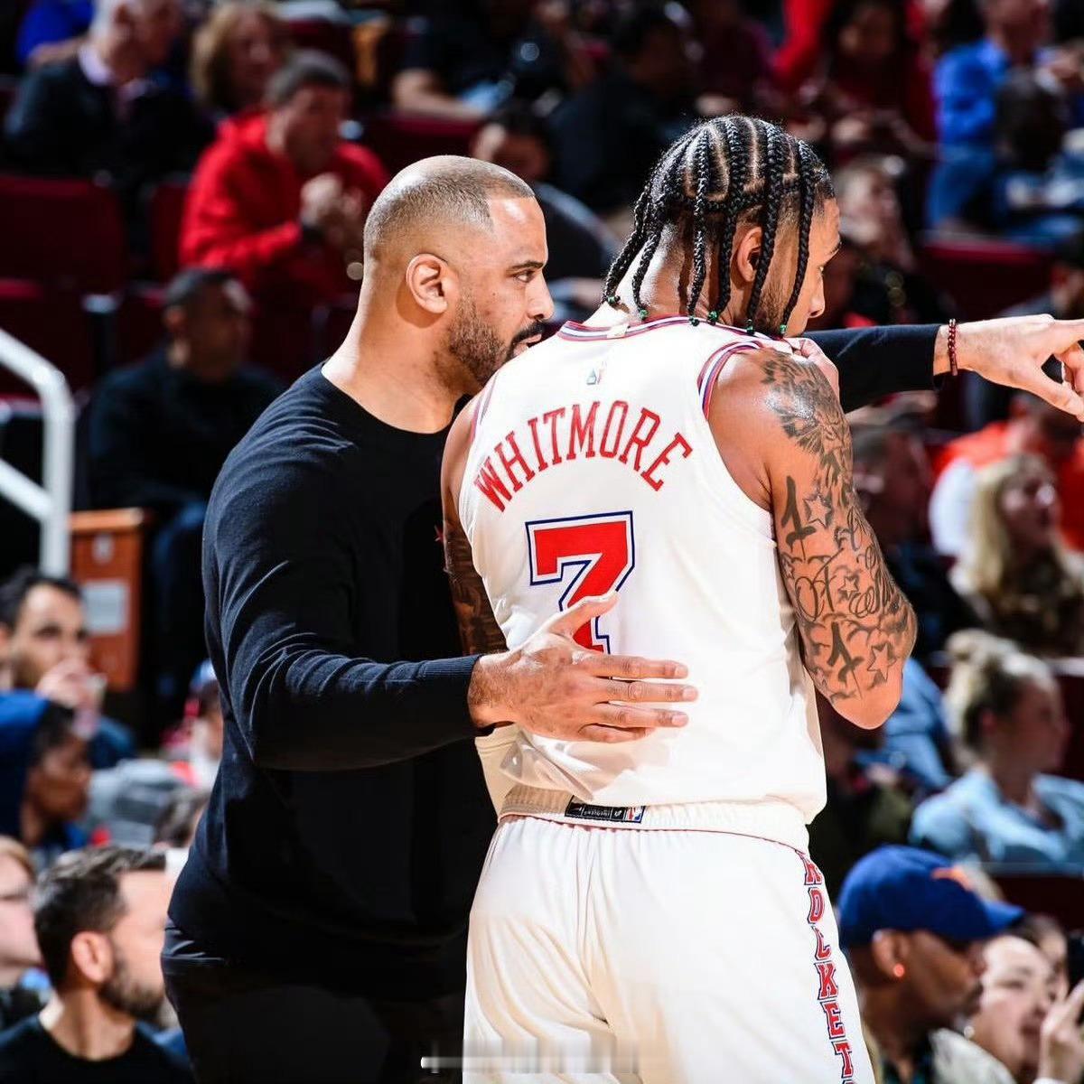 乌度卡谈惠特莫尔在火箭队表现不佳的原因时说：“自从我来到这里以来，我们一直都有很