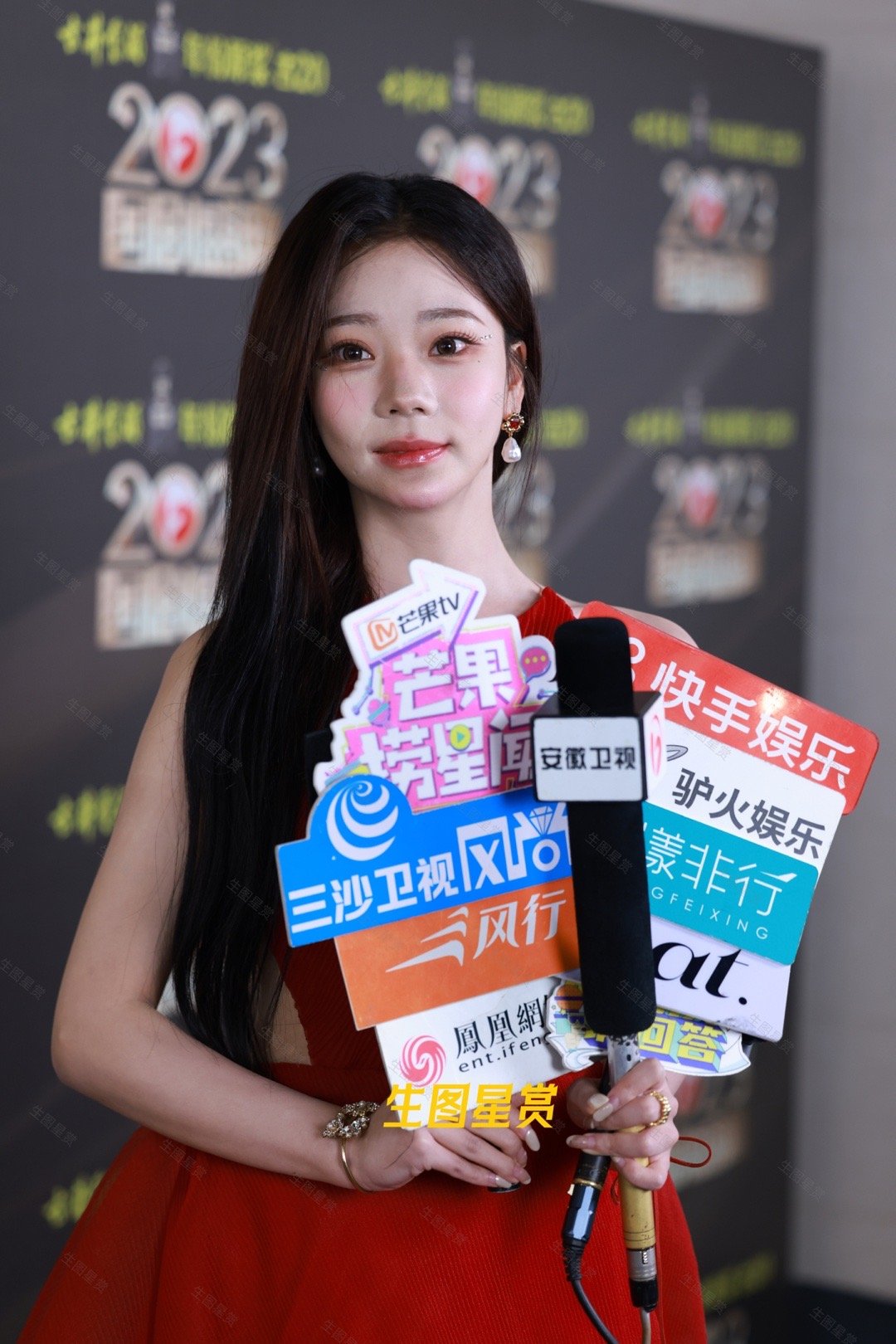 张紫宁#国剧盛典# 红裙造型，大红大美的紫宁❤️💋 | 2372独家 ​​​